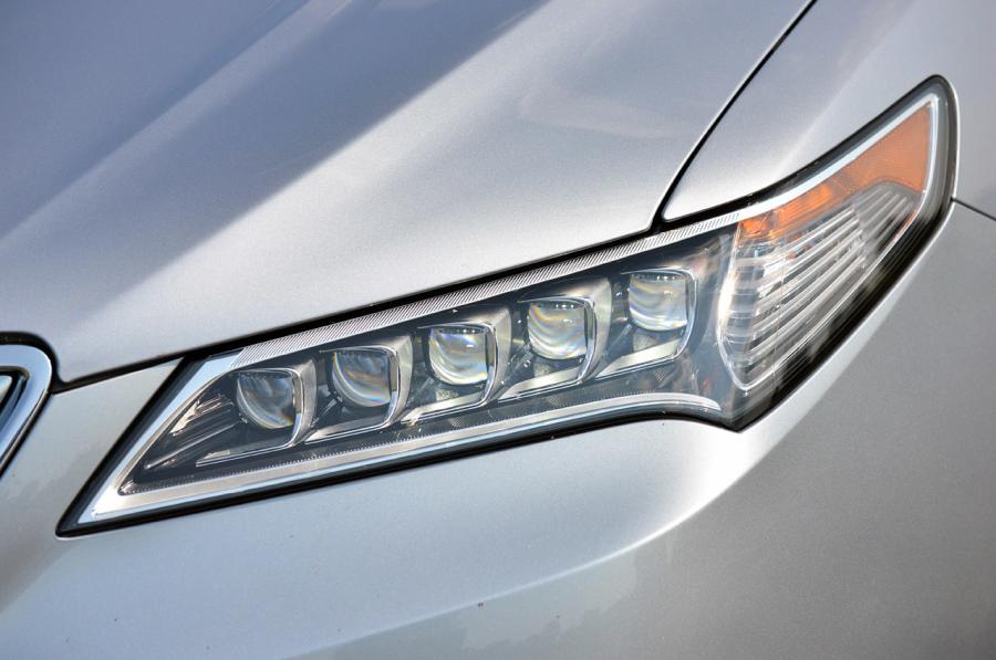 Детали экстерьера Acura TLX 3.5L V6 SH-AWD 2015 года  (фото 61 из 91)